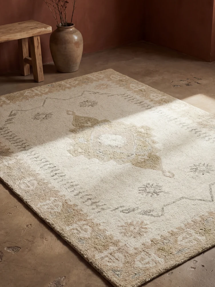 Off White Hand-tufted Floral Carpet