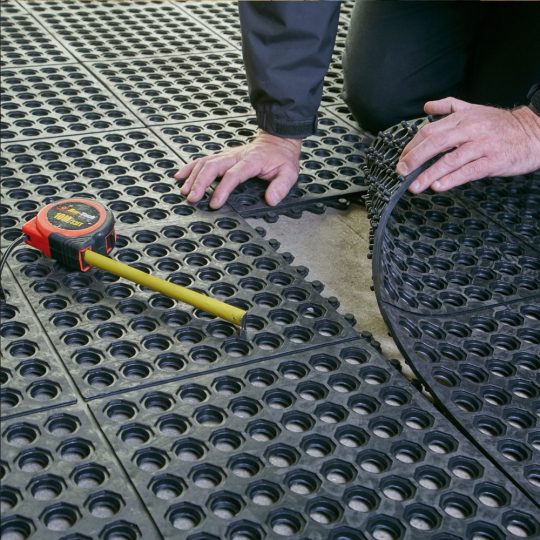 Heavy-Duty Rubber Hollow Mat