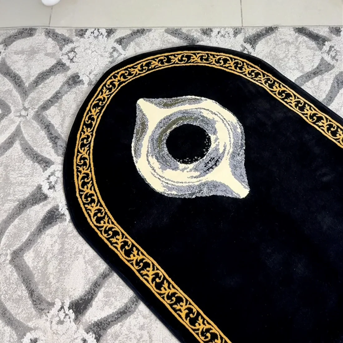 Round Black Stone Prayer Mats